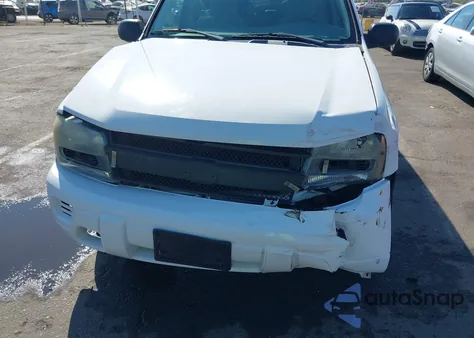2005 Chevrolet Trailblazer Ls from USA, damaged, VIN 1GNDT13S952288373